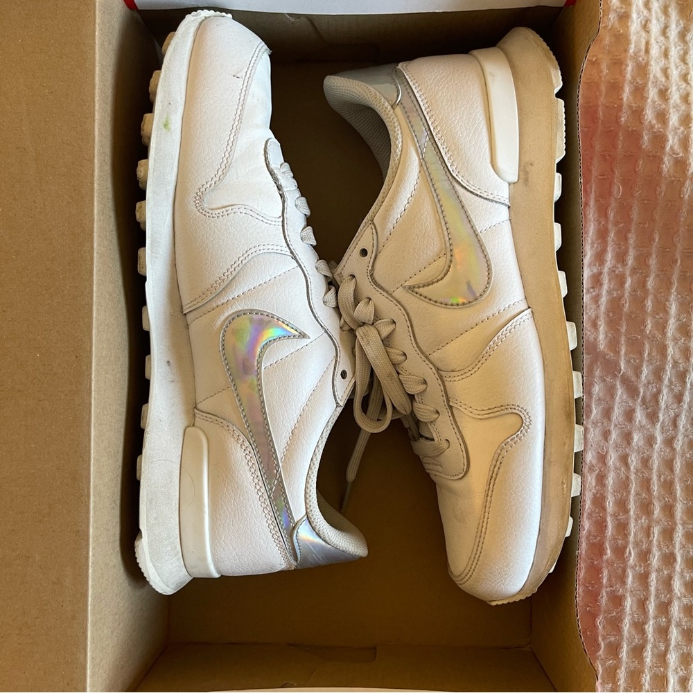 Women’s Nike shoes